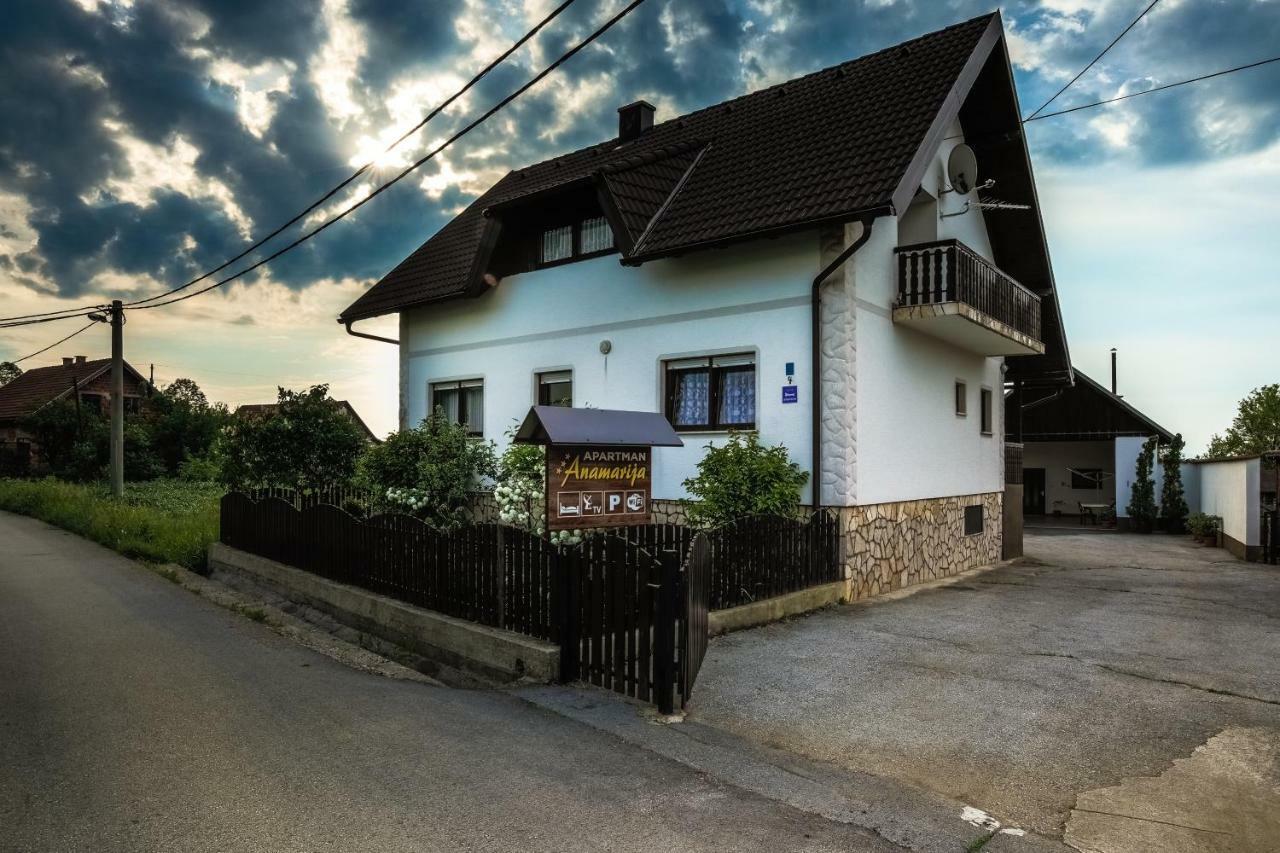 Anamarija Apartments Licko Petrovo Selo Exterior foto